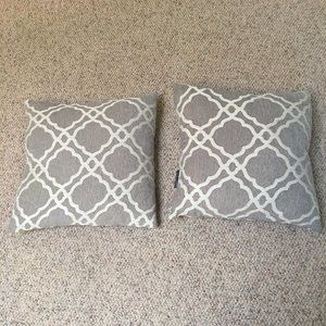 2 Grey throw pillows with inserts